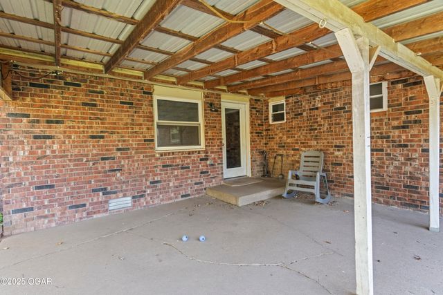 1307 S Washington Avenue, Aurora, MO 65605