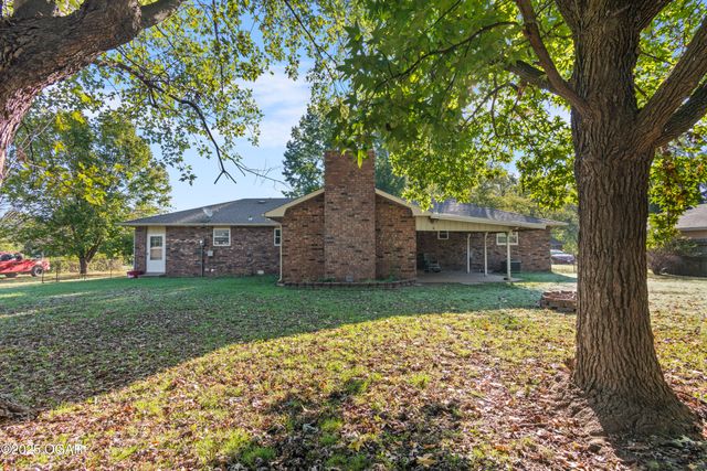 1307 S Washington Avenue, Aurora, MO 65605