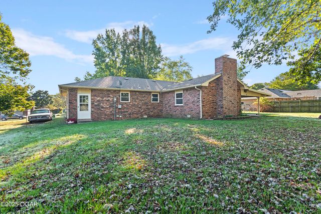 1307 S Washington Avenue, Aurora, MO 65605