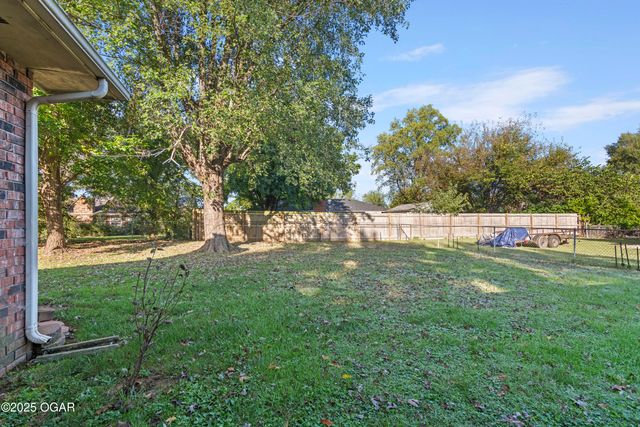 1307 S Washington Avenue, Aurora, MO 65605