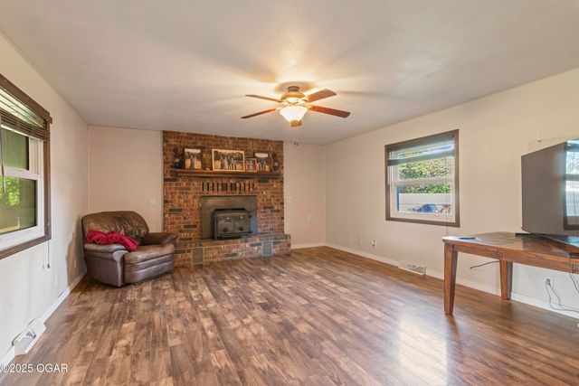 1307 S Washington Avenue, Aurora, MO 65605