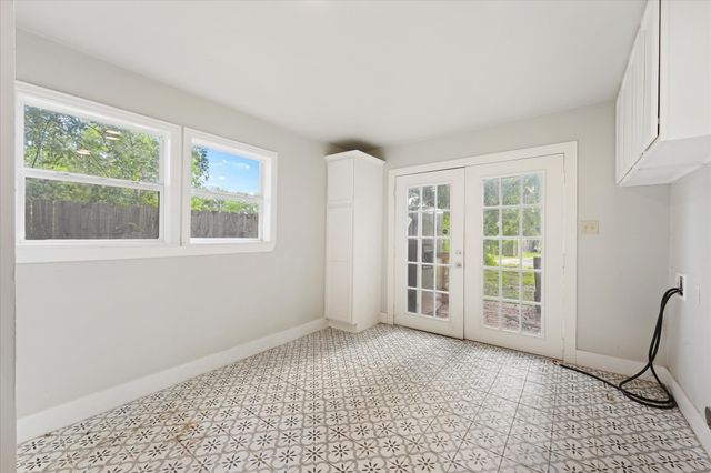 725 S Walnut Street, Sherman, TX 75090