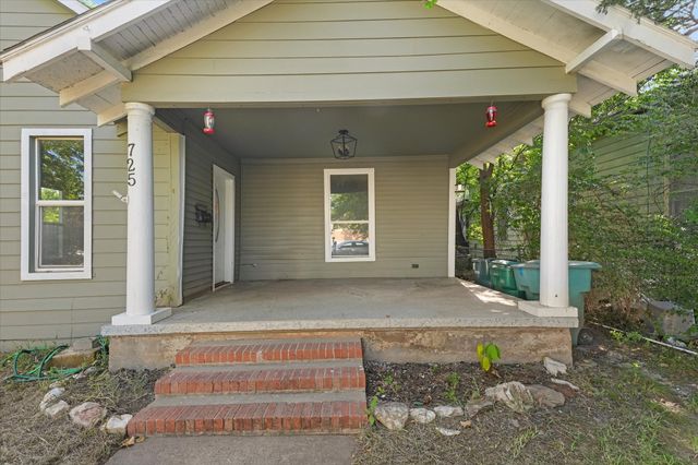 725 S Walnut Street, Sherman, TX 75090