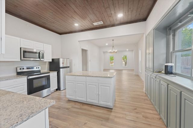 725 S Walnut Street, Sherman, TX 75090
