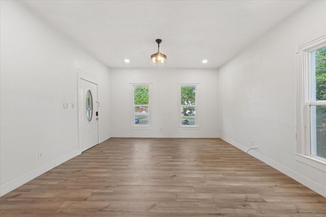 725 S Walnut Street, Sherman, TX 75090