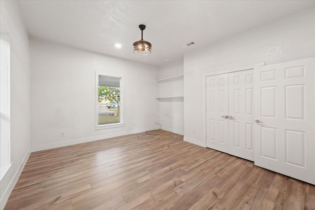725 S Walnut Street, Sherman, TX 75090