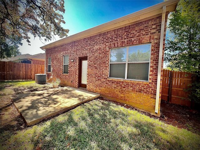 3216 Versante Drive, Bedford, TX 76021