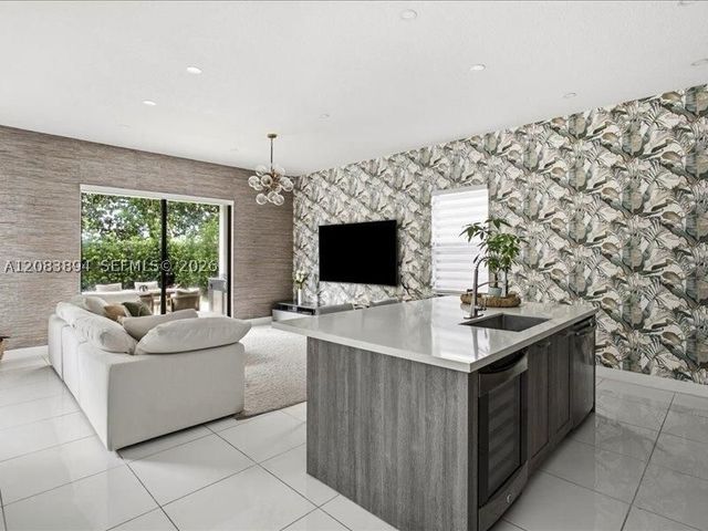 15603 NW 88th Ave, Miami Lakes, FL 33018