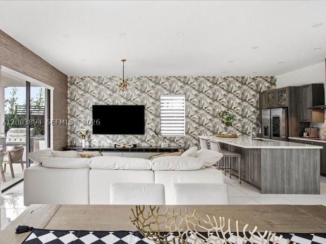 15603 NW 88th Ave, Miami Lakes, FL 33018