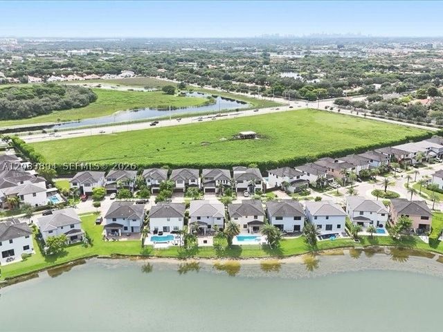 15603 NW 88th Ave, Miami Lakes, FL 33018