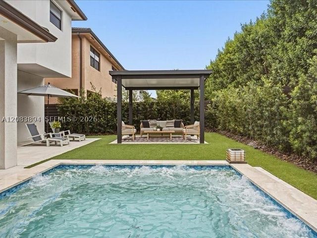 15603 NW 88th Ave, Miami Lakes, FL 33018