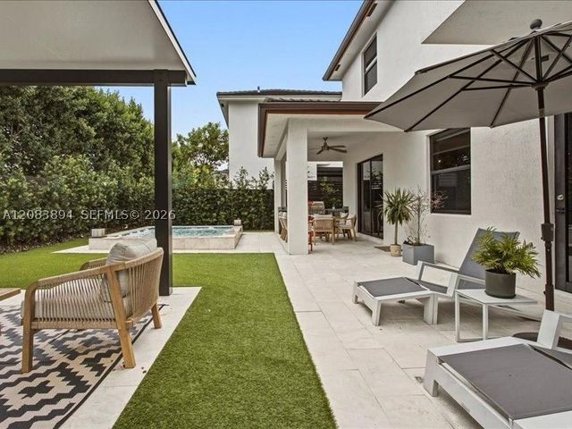 15603 NW 88th Ave, Miami Lakes, FL 33018