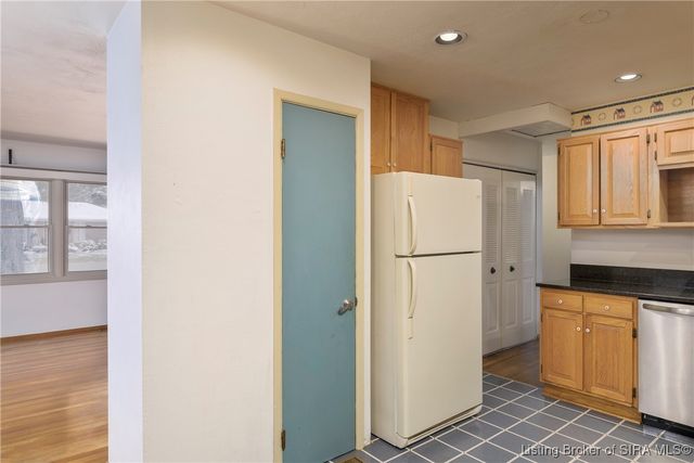 2725 Hillview Drive, New Albany, IN 47150