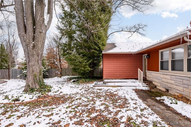 2725 Hillview Drive, New Albany, IN 47150