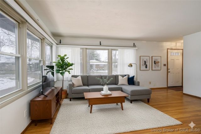 2725 Hillview Drive, New Albany, IN 47150