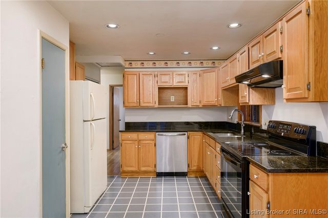 2725 Hillview Drive, New Albany, IN 47150