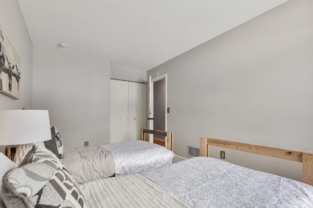 4626 Lenore Lane, Eagan, MN 55122