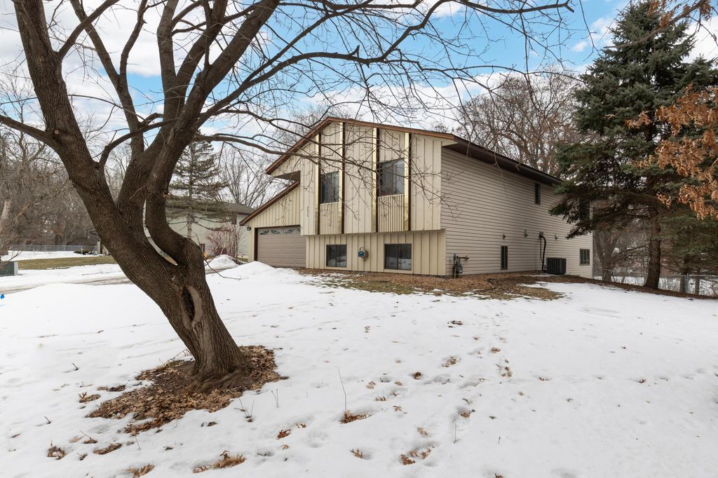 4626 Lenore Lane, Eagan, MN 55122