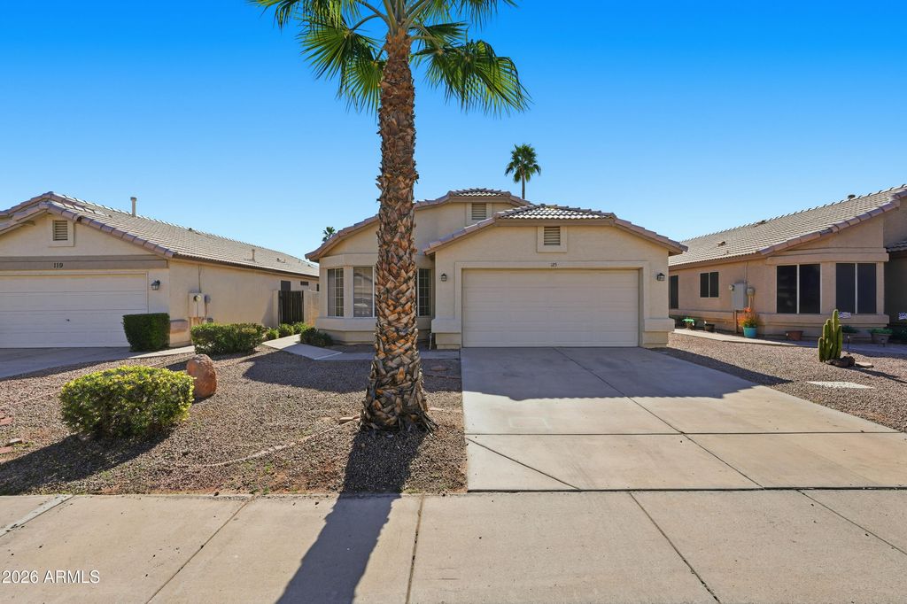Image 1 of property listing at 125 W SMOKE TREE Road, Gilbert, AZ 85233