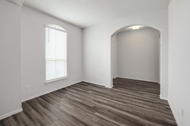 1828 T H Johnson DR, Taylor, TX 76574