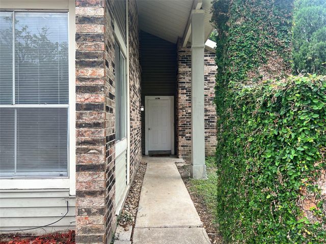 12935 Knotty Glen Lane, Houston, TX 77072