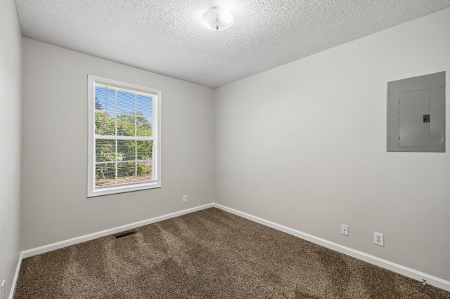 1030 Bush Ave, Oak Grove, KY 42262
