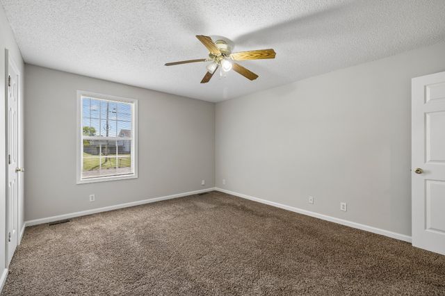 1030 Bush Ave, Oak Grove, KY 42262