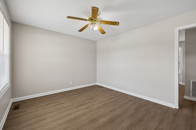 1030 Bush Ave, Oak Grove, KY 42262