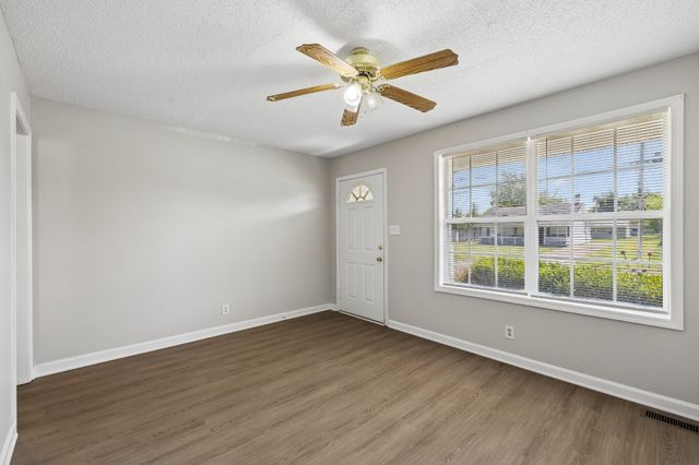 1030 Bush Ave, Oak Grove, KY 42262