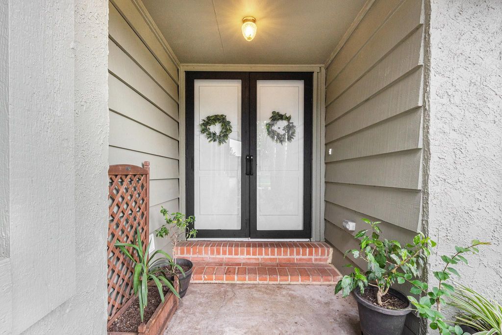 16811 Paint Rock Road, Friendswood, TX 77546