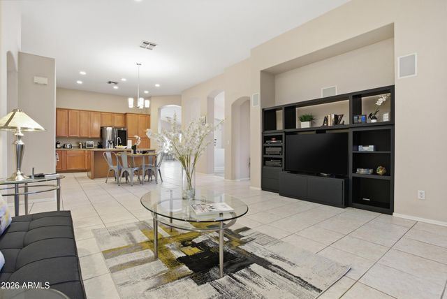 8234 W HARMONY Lane, Peoria, AZ 85382