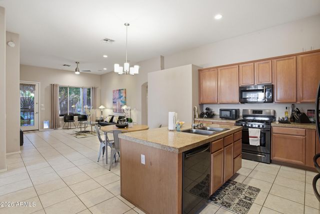 8234 W HARMONY Lane, Peoria, AZ 85382