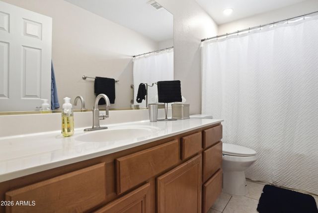 8234 W HARMONY Lane, Peoria, AZ 85382