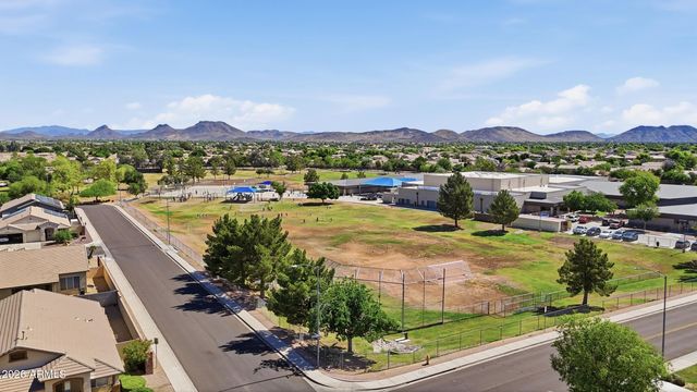 8234 W HARMONY Lane, Peoria, AZ 85382