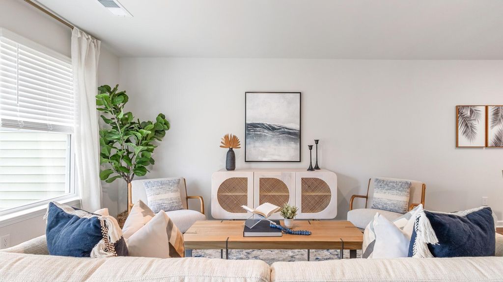 Image 21 of property listing at 136 Broadstone Drive, Summerville, SC 29486