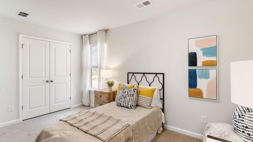 Image 28 of property listing at 136 Broadstone Drive, Summerville, SC 29486