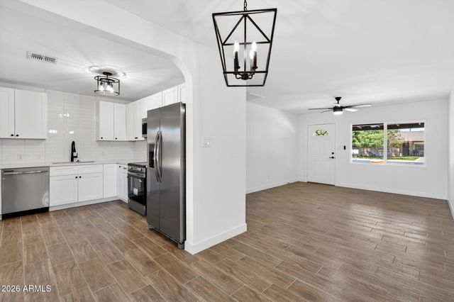 5011 W FLYNN Lane, Glendale, AZ 85301