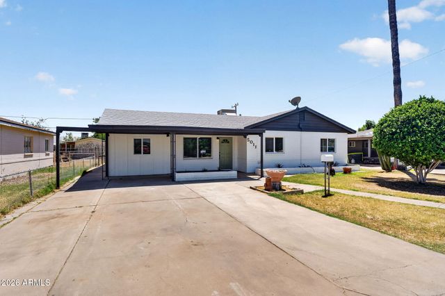 5011 W FLYNN Lane, Glendale, AZ 85301