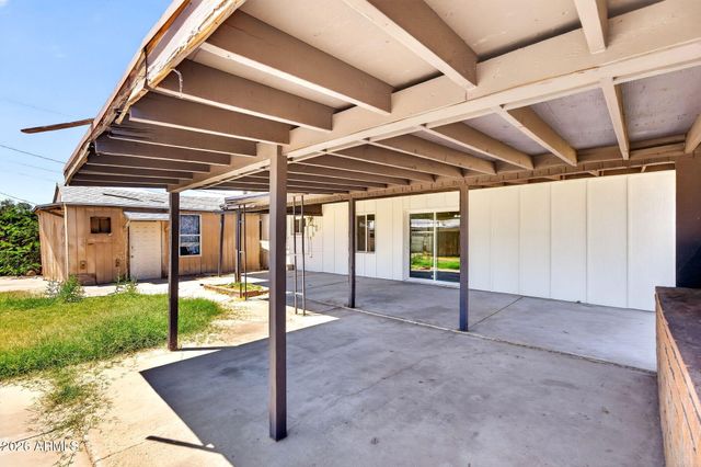 5011 W FLYNN Lane, Glendale, AZ 85301