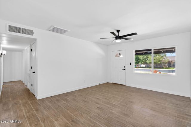 5011 W FLYNN Lane, Glendale, AZ 85301