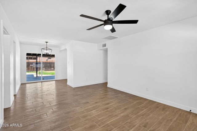 5011 W FLYNN Lane, Glendale, AZ 85301