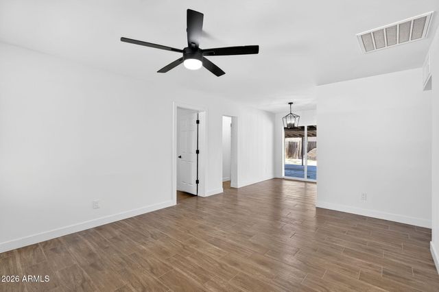 5011 W FLYNN Lane, Glendale, AZ 85301