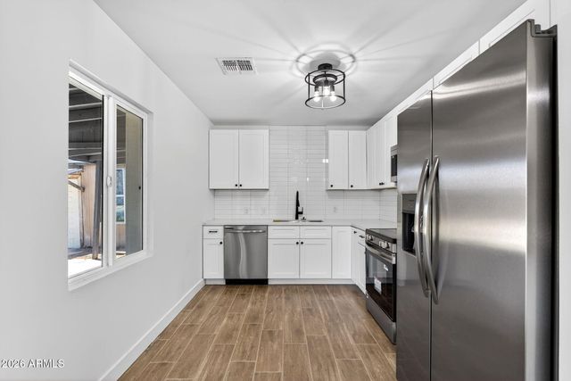 5011 W FLYNN Lane, Glendale, AZ 85301