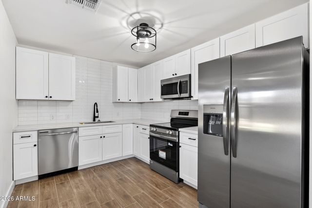 5011 W FLYNN Lane, Glendale, AZ 85301