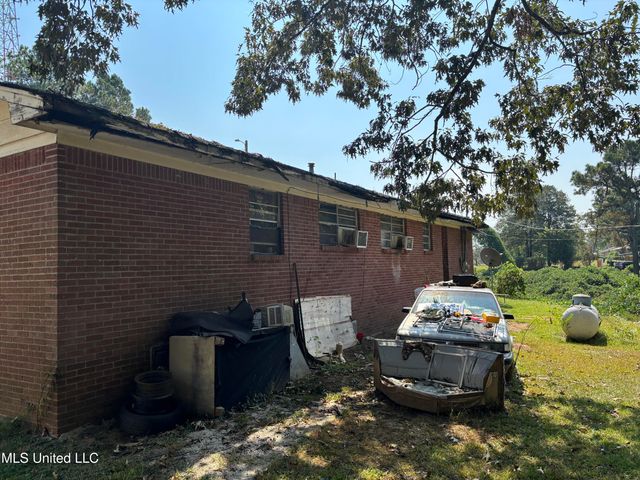 110 Laws Hill Road, Holly Springs, MS 38635