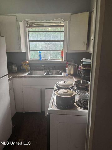 110 Laws Hill Road, Holly Springs, MS 38635