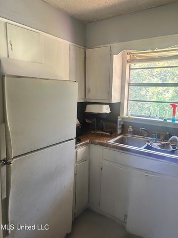 110 Laws Hill Road, Holly Springs, MS 38635