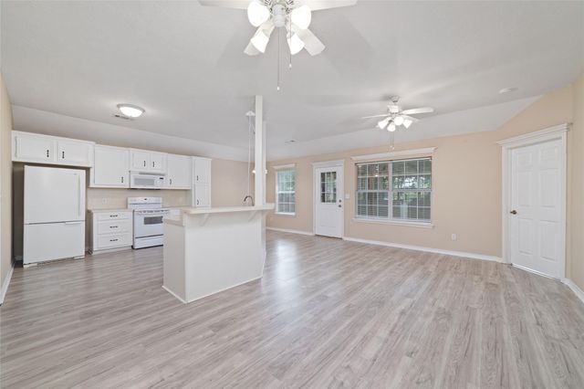 146 Hidden Valley Cir, Huntsville, TX 77340