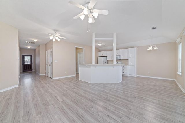 146 Hidden Valley Cir, Huntsville, TX 77340