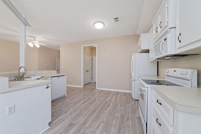 146 Hidden Valley Cir, Huntsville, TX 77340